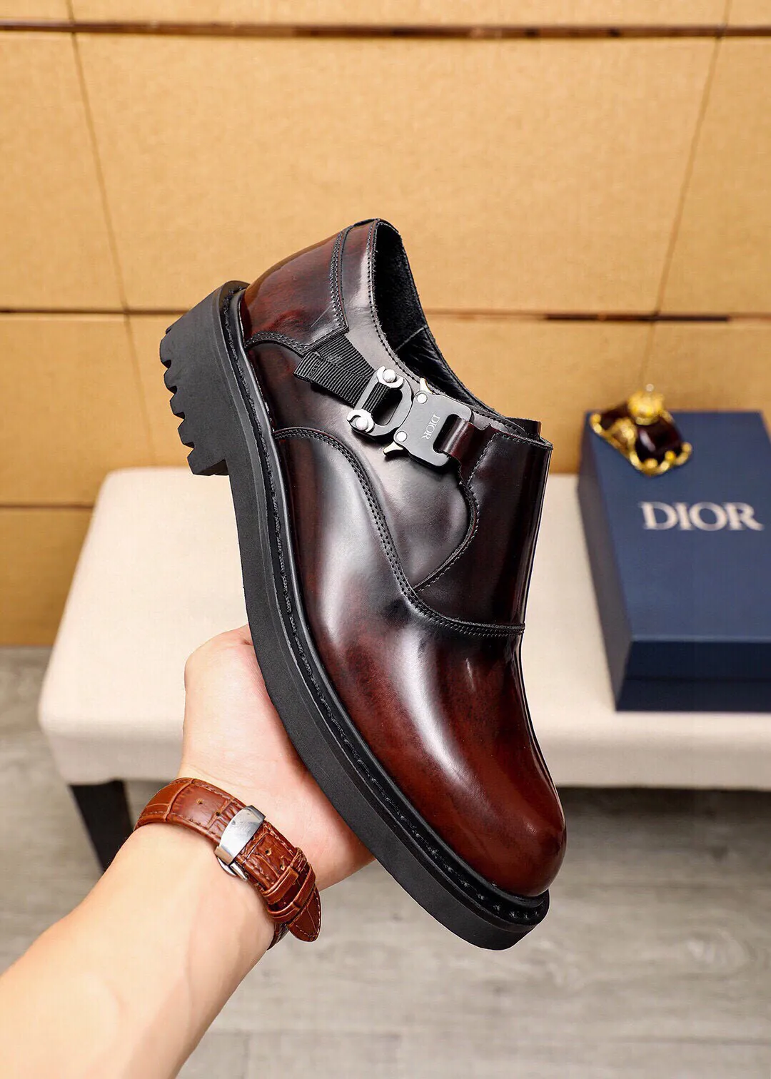 Men's men's shoes 💰600 💐"Dior" Dior 🇮🇹🇮🇹 counter synchronization Top purchasing agent 🔍🔍Men's 2⃣️0⃣️2⃣️5⃣️Business leather shoes Original open-edge beads imported from Italy, fully imported cow leather lining, sole: original T men's shoes 💰U outsole, exclusive movable molded sole, super comfortable, original factory follow-up goods, 🔍🔍high quality, can be entered and exited the counter at will, welcome to compare. Regular size 39-44 (customized at 38.45🉑️) 3 colors🉑️ to choose from